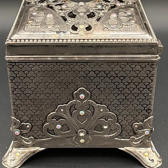 Engraved Anastasia Clover Music Box - Picture 3 of 4